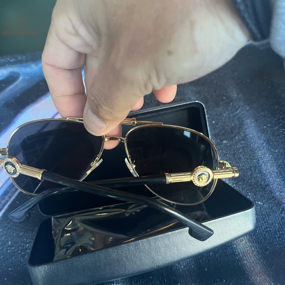 Versace brand new sunglasses 53 MM! Beautifully crafted in Italian fashion - Picture 7 of 13
